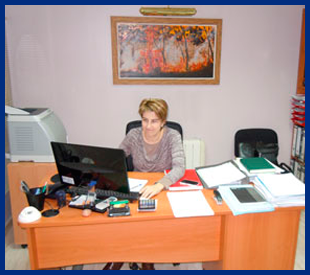 Norma Fire mujer en interior de oficina
